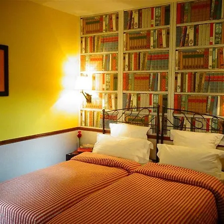 Отель Le Relais Saint Sulpice Париж