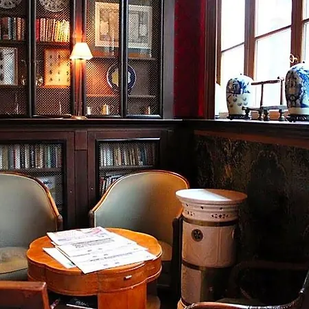 Le Relais Saint Sulpice Hotel 4*