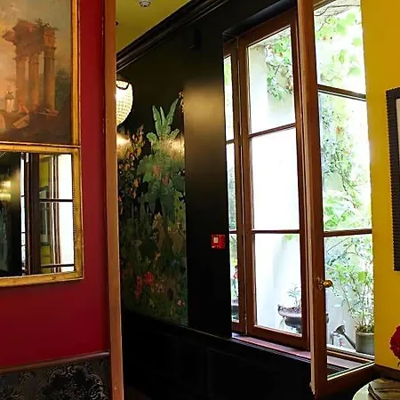 Le Relais Saint Sulpice Hotel 4*