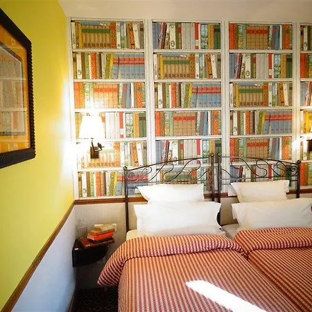 Le Relais Saint Sulpice Hotel 4*