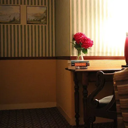 Le Relais Saint Sulpice Hotel 4*