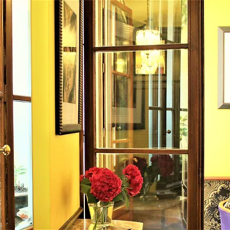 Le Relais Saint Sulpice Hotel 4*