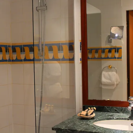 Le Relais Saint Sulpice Hotel 4*