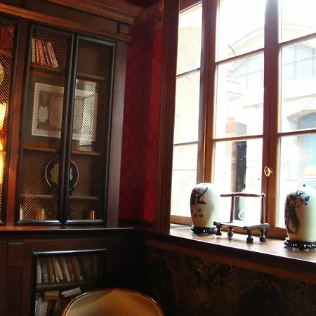 Le Relais Saint Sulpice Hotel 4*