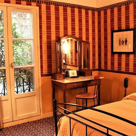 Le Relais Saint Sulpice Hotel 4*
